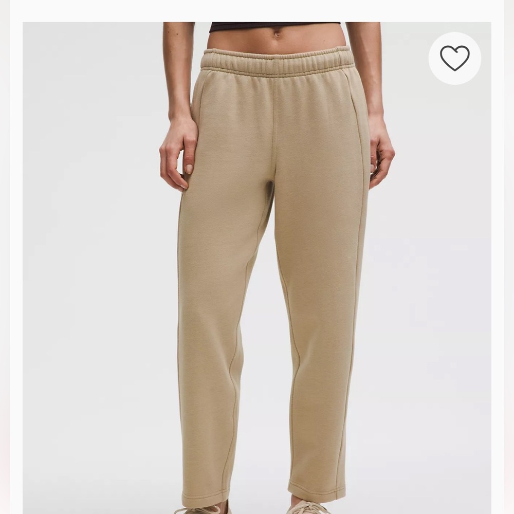 Lululemon scuba mid-rise tapered 7/8 pant
Size medium sheer oak color